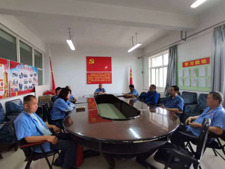運(yùn)輸采供黨支部召開(kāi)黨員大會(huì)，組織主題教育集中學(xué)習(xí)。